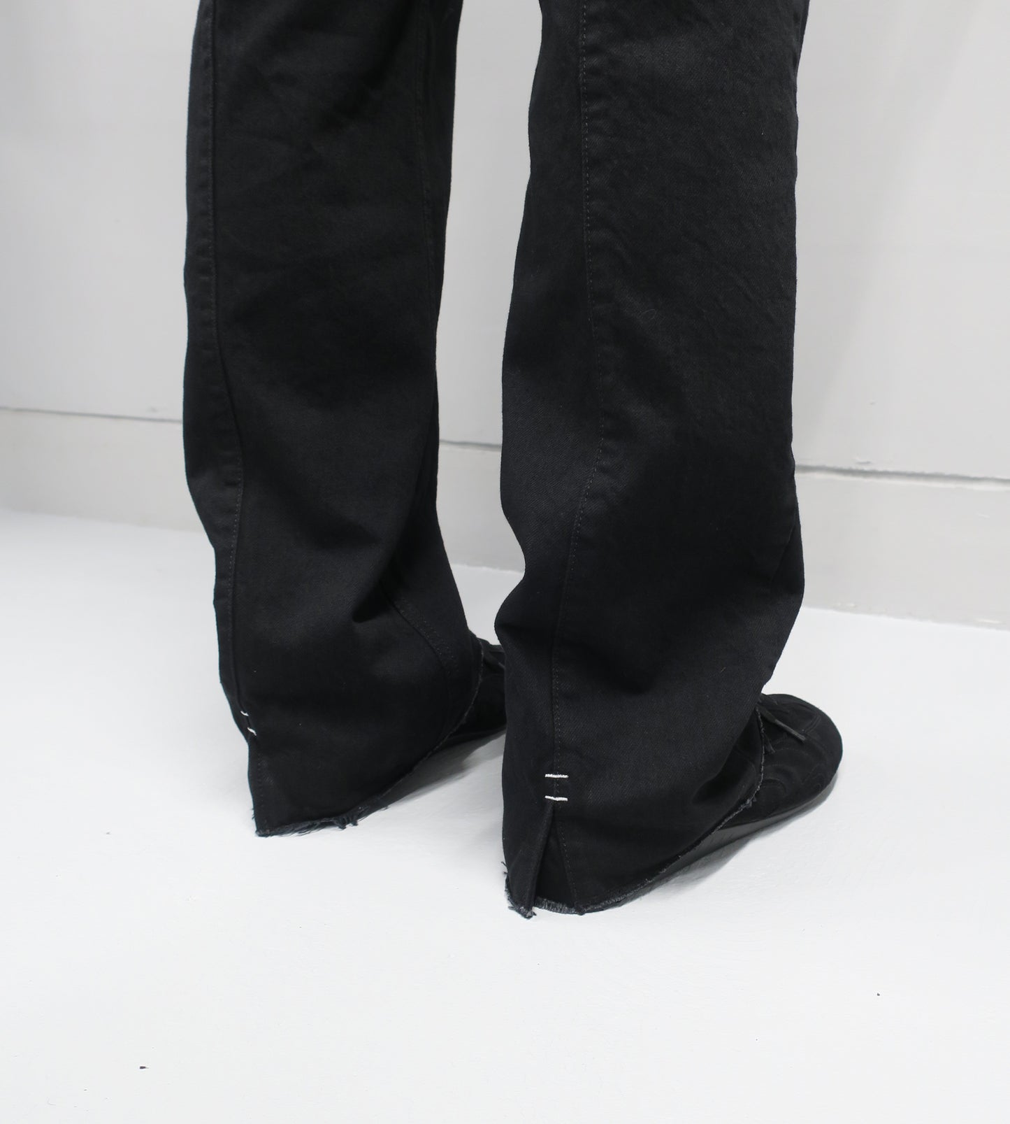 WING CUT DENIM PANTS / BLACK