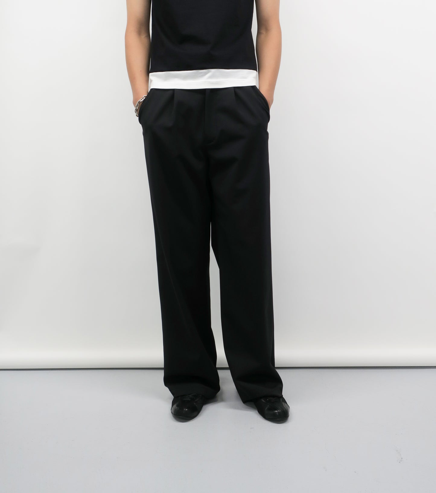 DOUBLE LOOP RELAXED STRAIGHT TROUSERS / BLACK