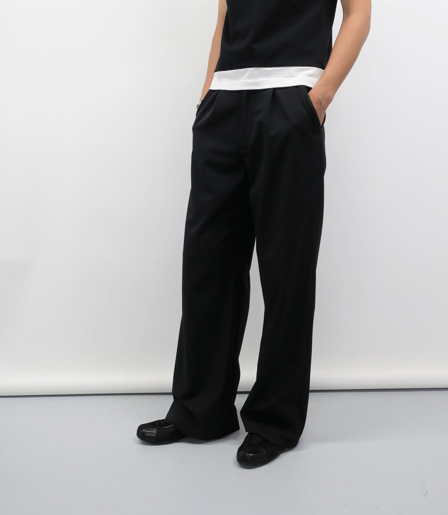 DOUBLE LOOP RELAXED STRAIGHT TROUSERS / BLACK