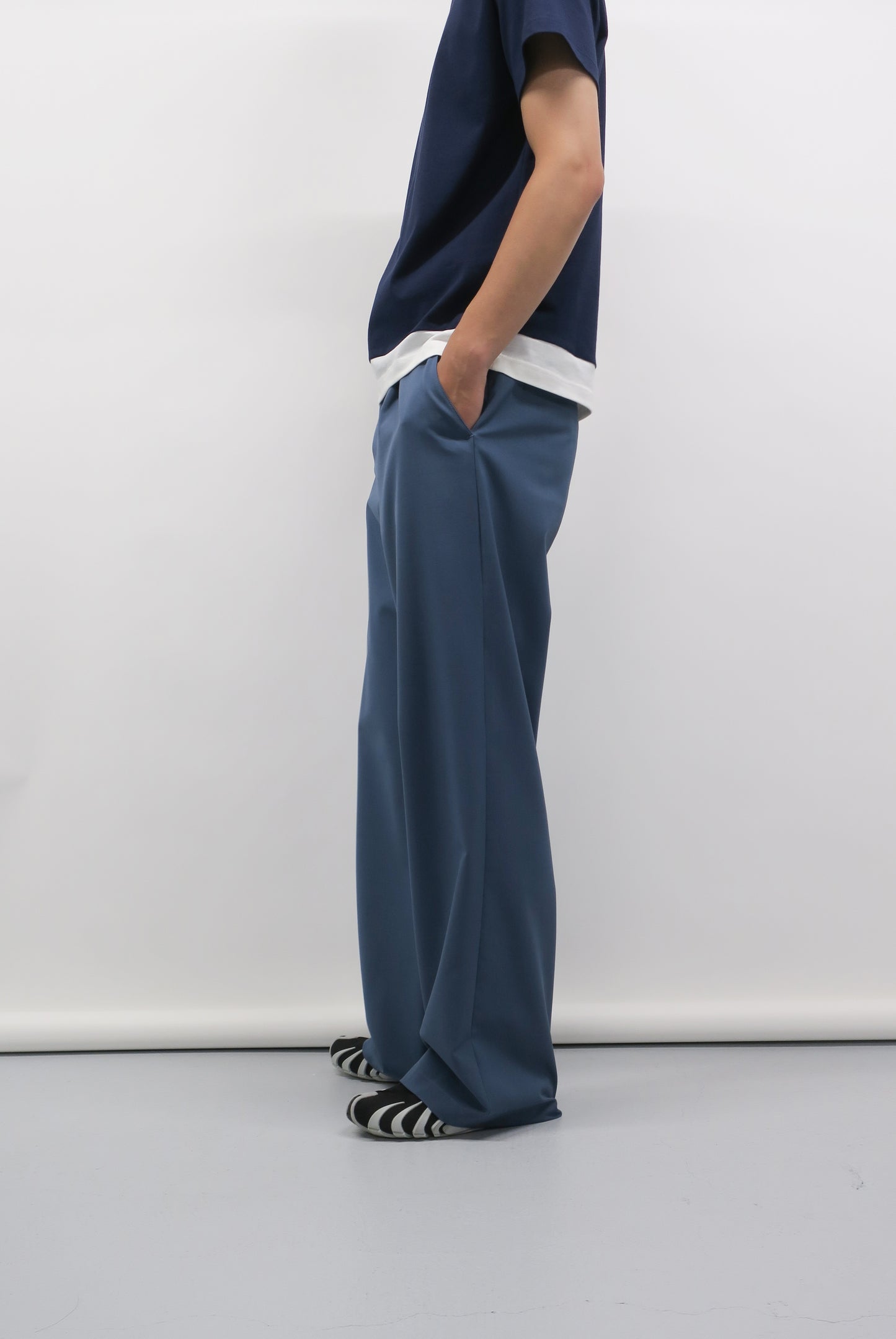 DOUBLE LOOP RELAXED STRAIGHT TROUSERS / BLUE GRAY