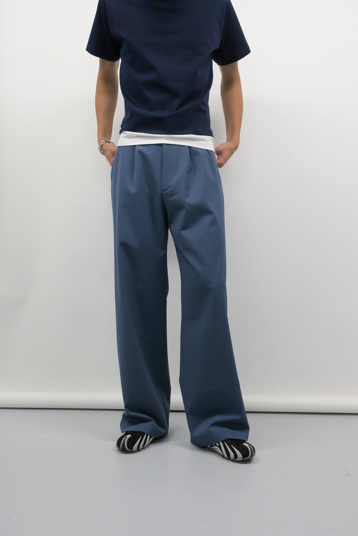 DOUBLE LOOP RELAXED STRAIGHT TROUSERS / BLUE GRAY