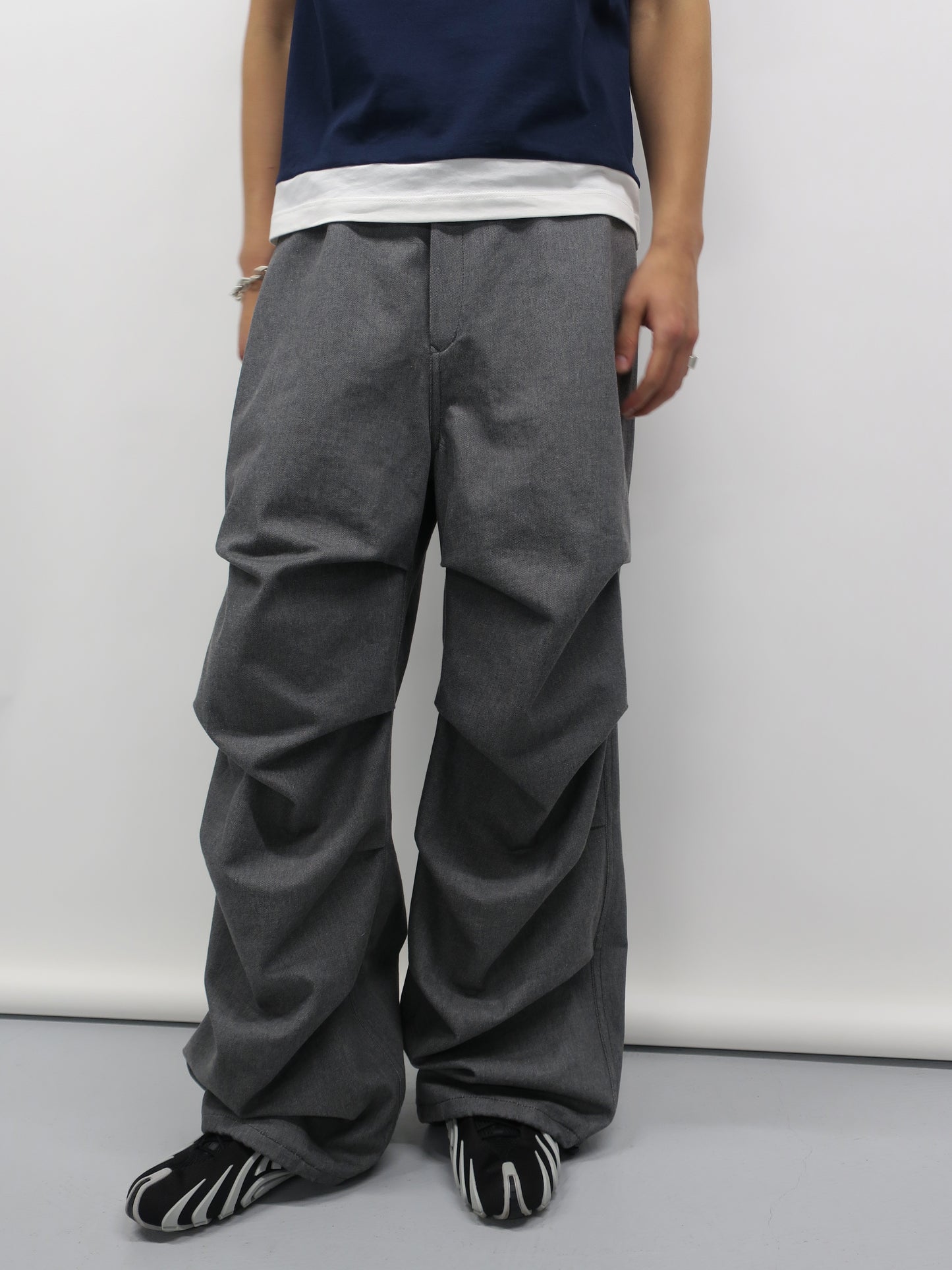 11oz WASHED DENIM 4-TUCK TROUSERS / D-GRAY