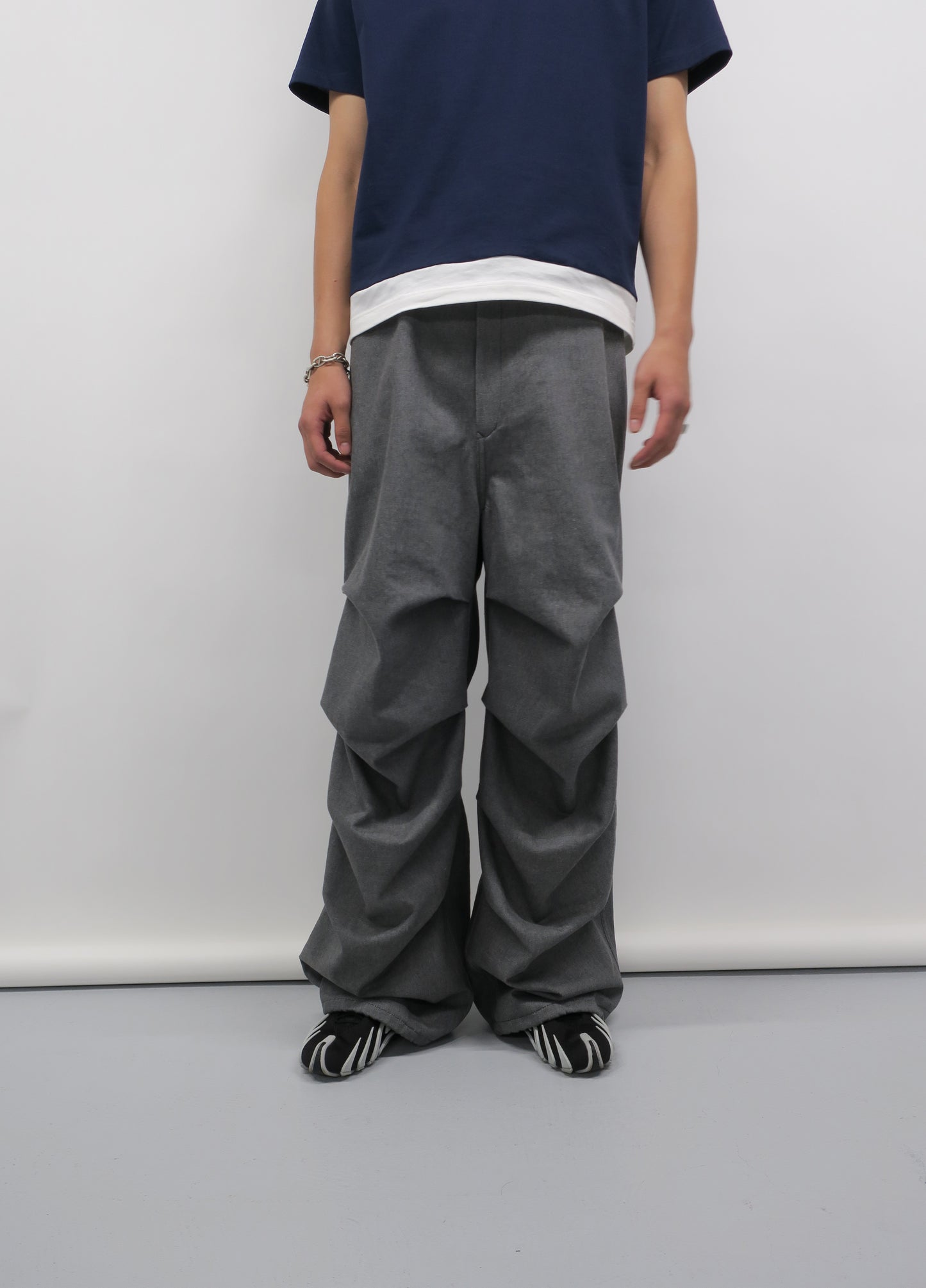 11oz WASHED DENIM 4-TUCK TROUSERS / D-GRAY