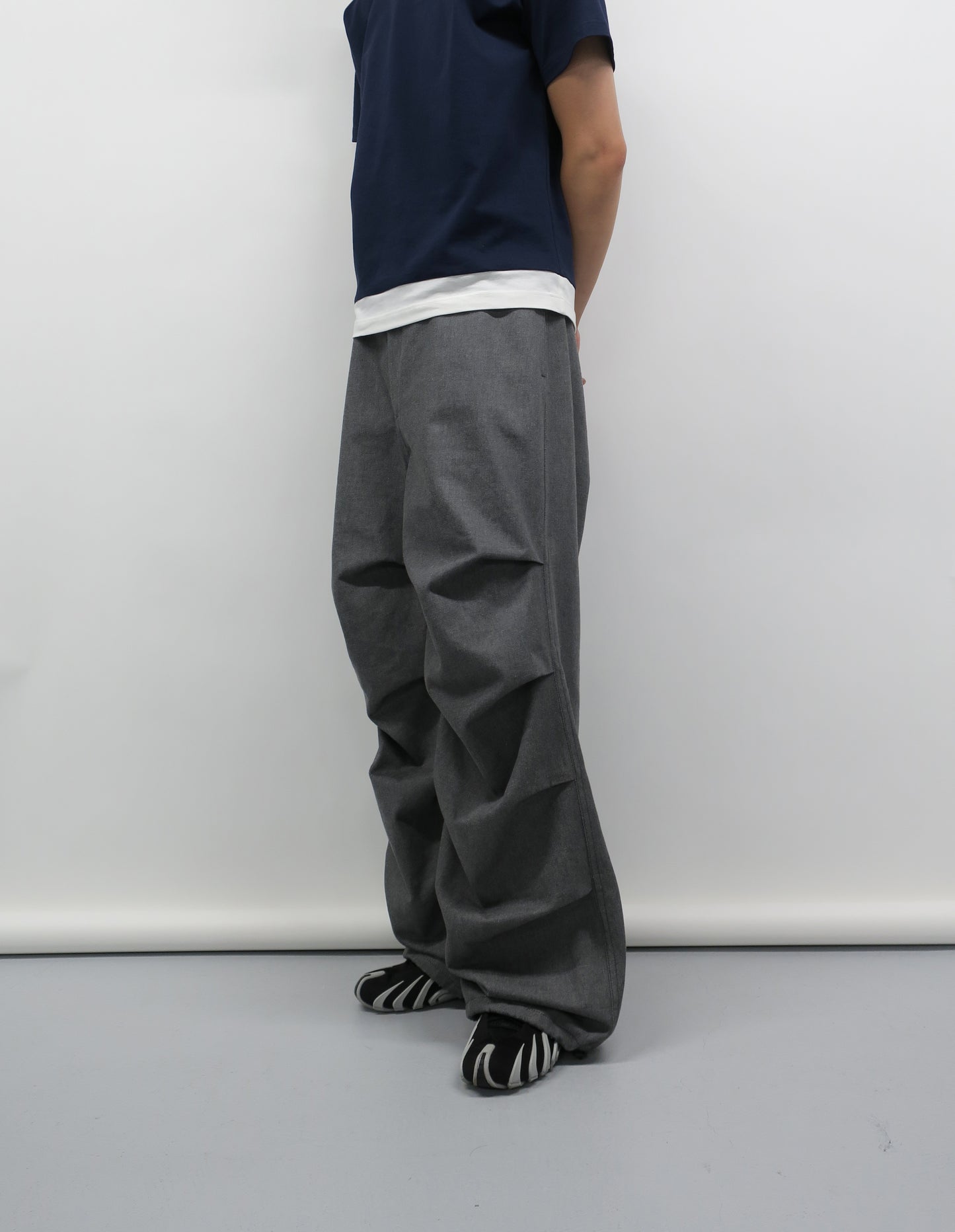 11oz WASHED DENIM 4-TUCK TROUSERS / D-GRAY