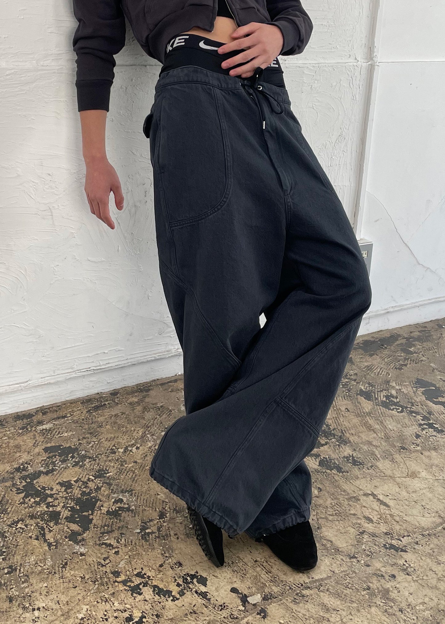 【SALE】DEFORMATION DENIM TROUSERS/ CHARCOAL