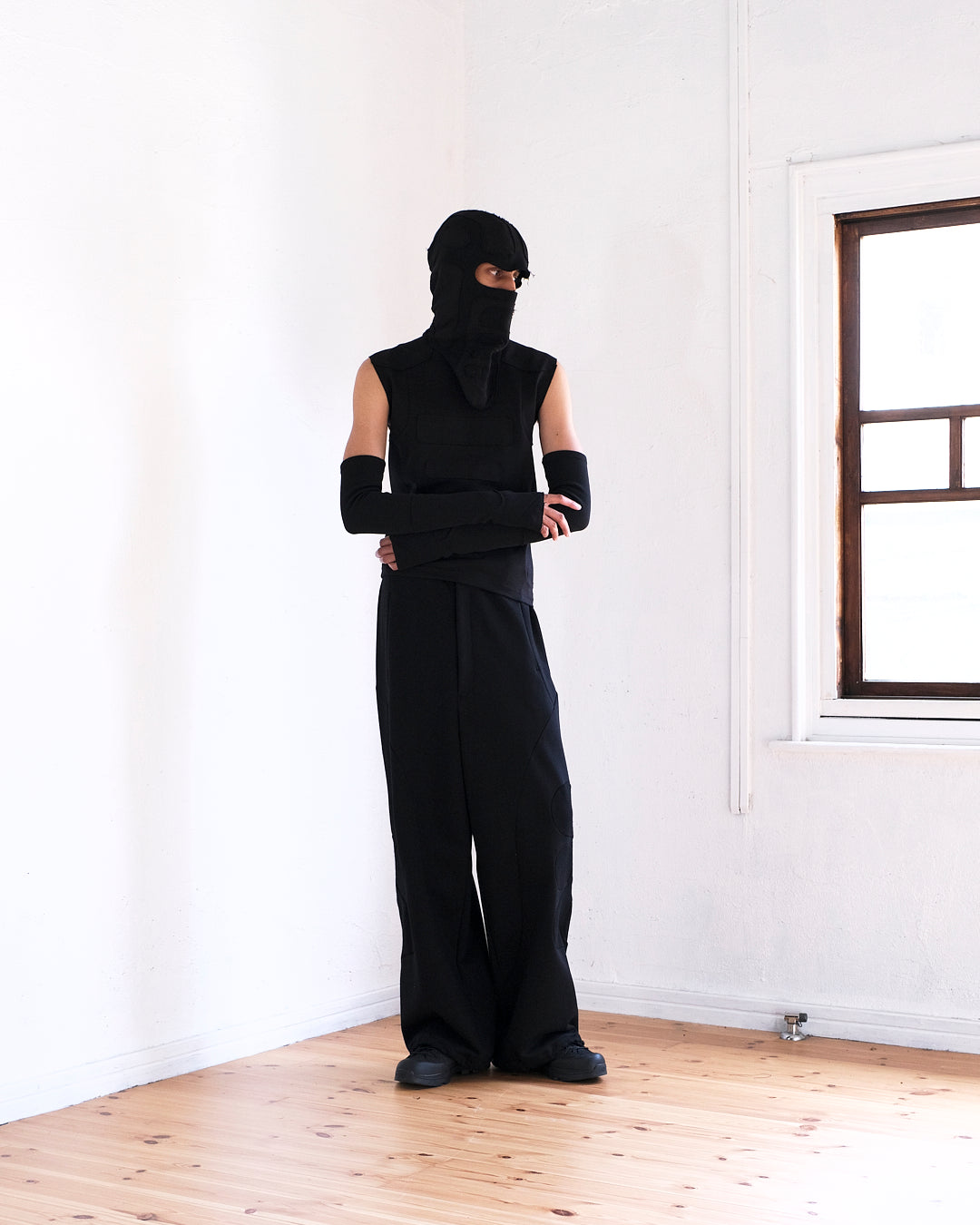 【SALE】AVA WATAR DEFORMATION TROUSERS / BLACK