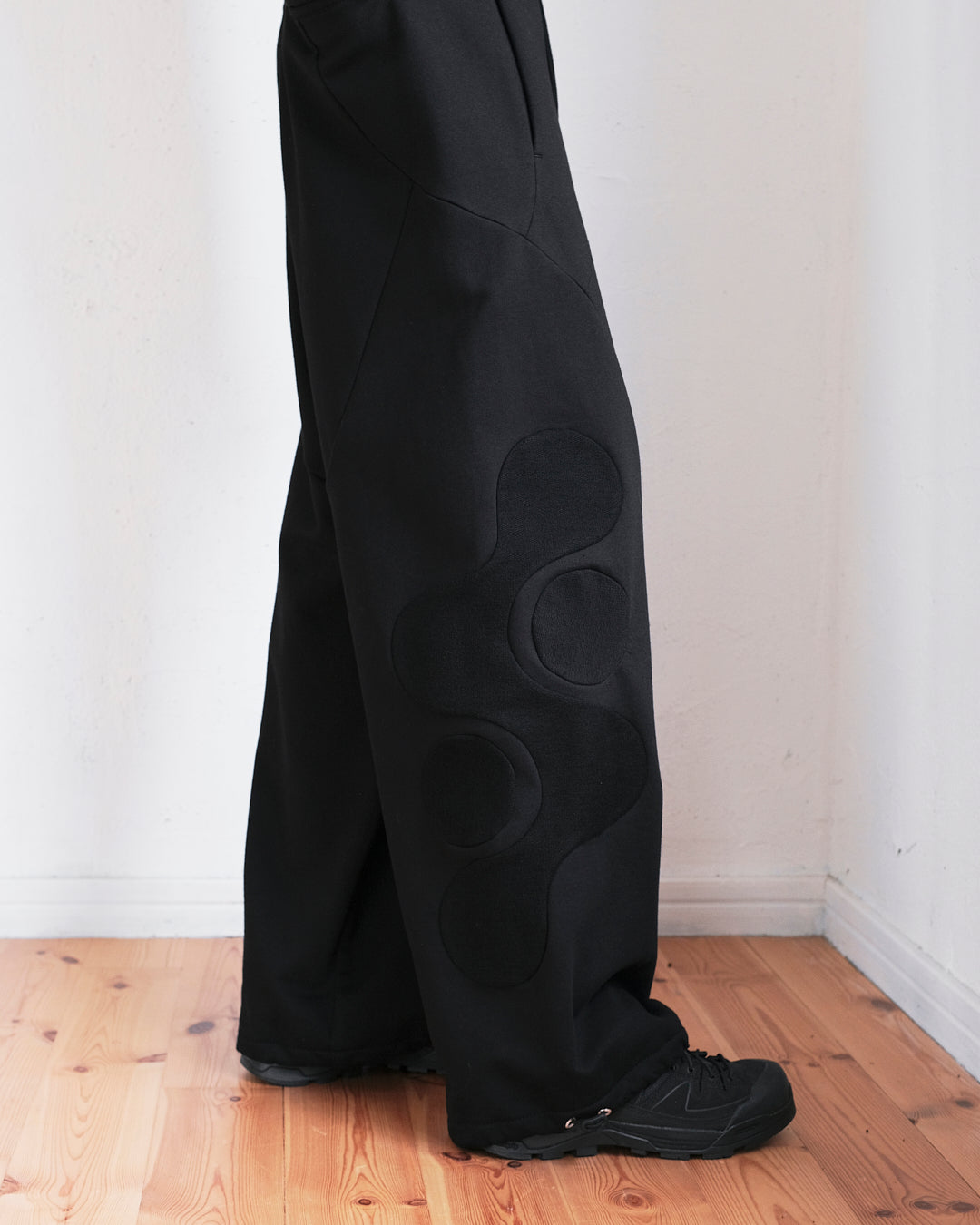 【SALE】AVA WATAR DEFORMATION TROUSERS / BLACK