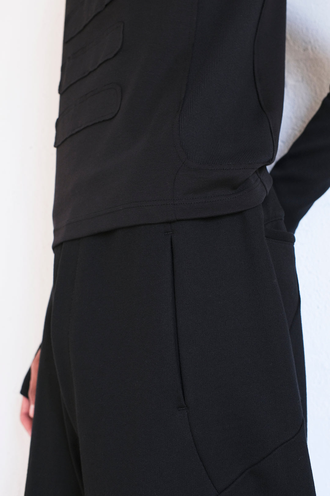 【SALE】AVA WATAR DEFORMATION TROUSERS / BLACK
