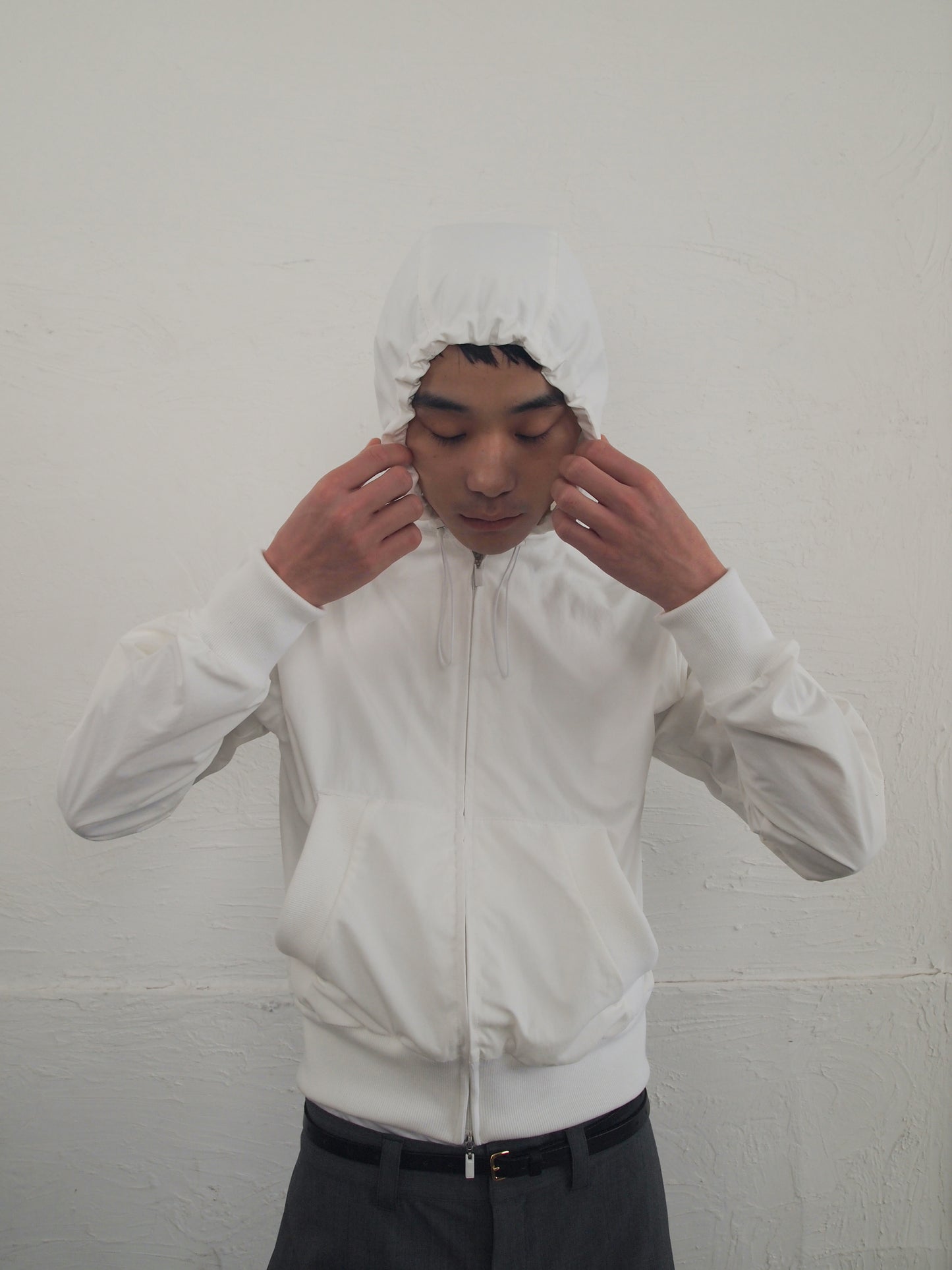 【SALE】WATERPROOF COMPACT W ZIP HOODIE/ WHITE