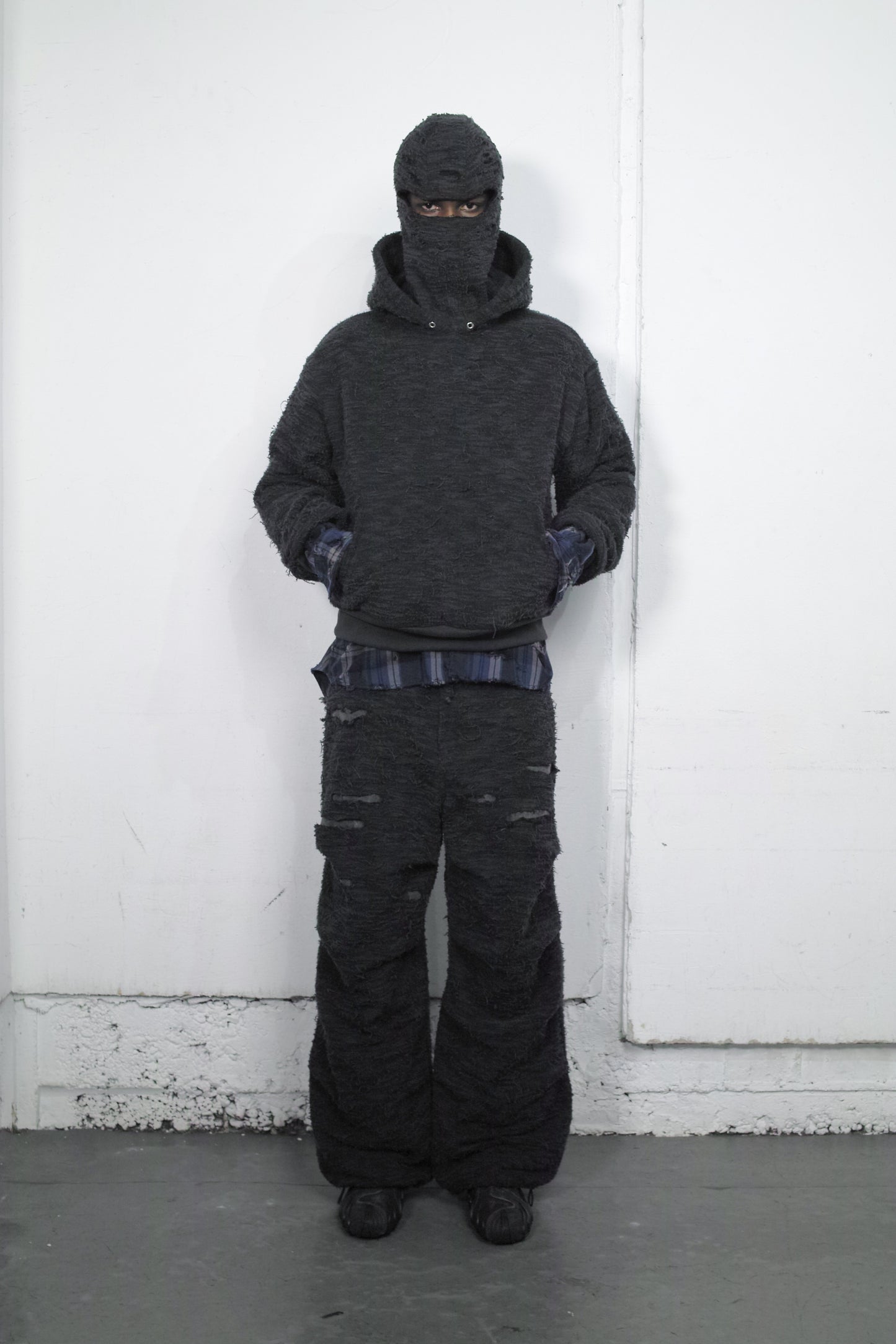 DISTRESSED  FABRIC HOODIE / BLACK