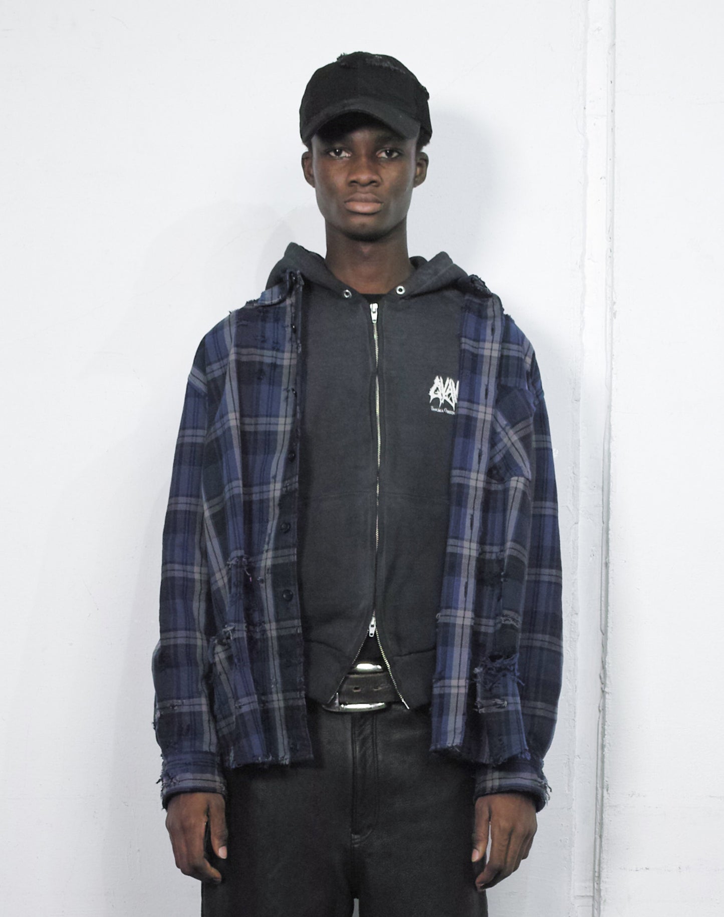 PIGMENT SPRAY LOGO W ZIP HOODIE/ BLACK