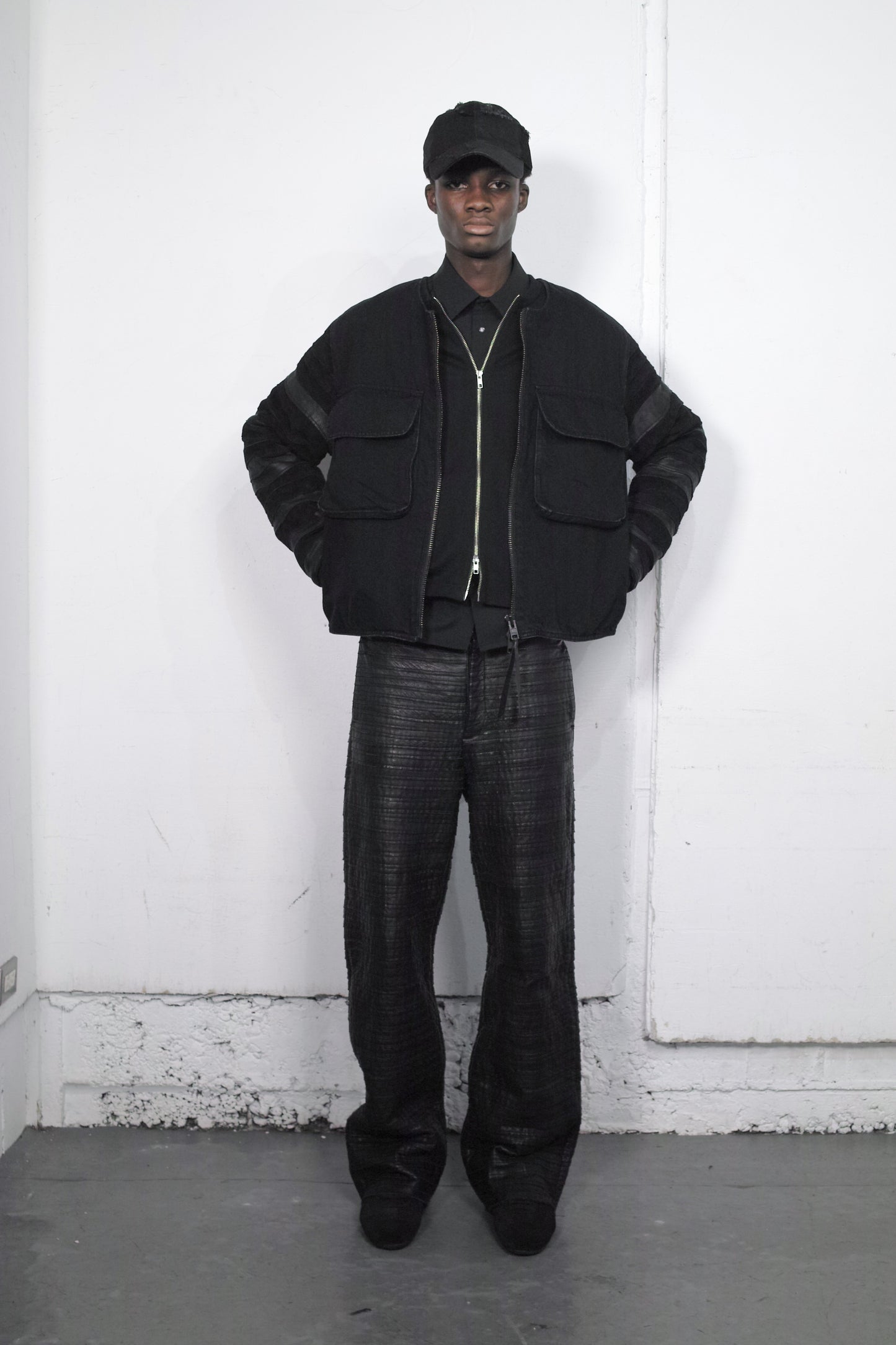 SCALE LEATHER HYBRID TROUSERS  / BLACK