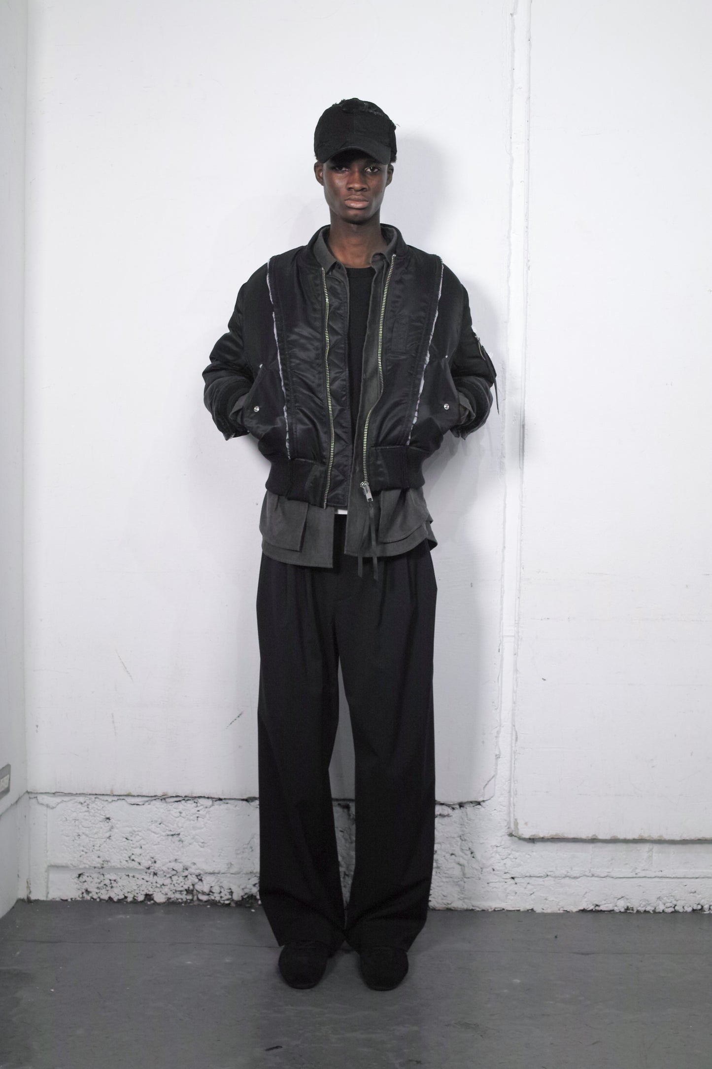 【RE-STOCK】3TUCKS FLEX GABARDINE TAPERED TROUSERS / BLACK