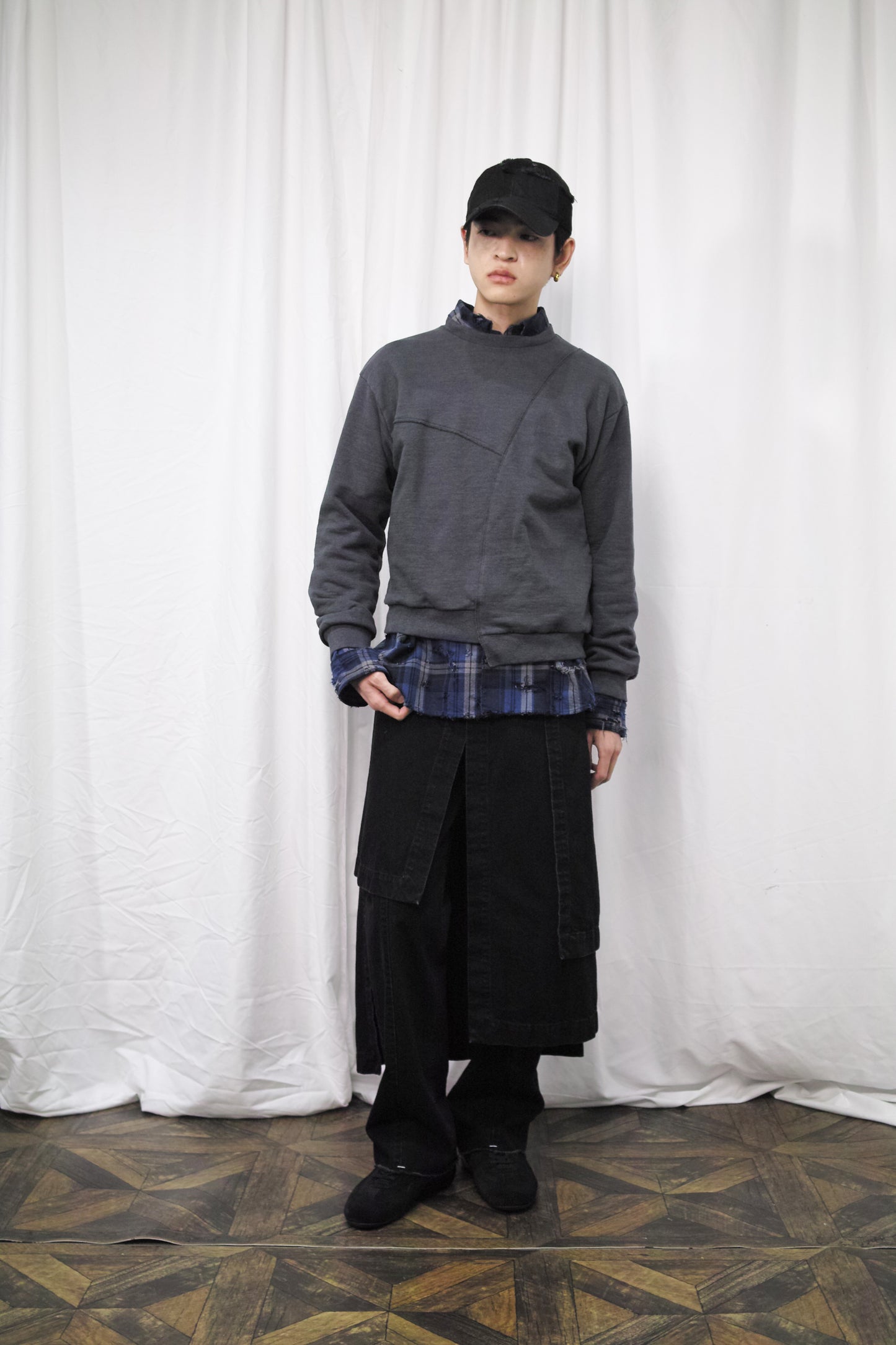 REBUILT TEXTURED PANEL CREWNECK SWEATSHIRT/ D-GRAY