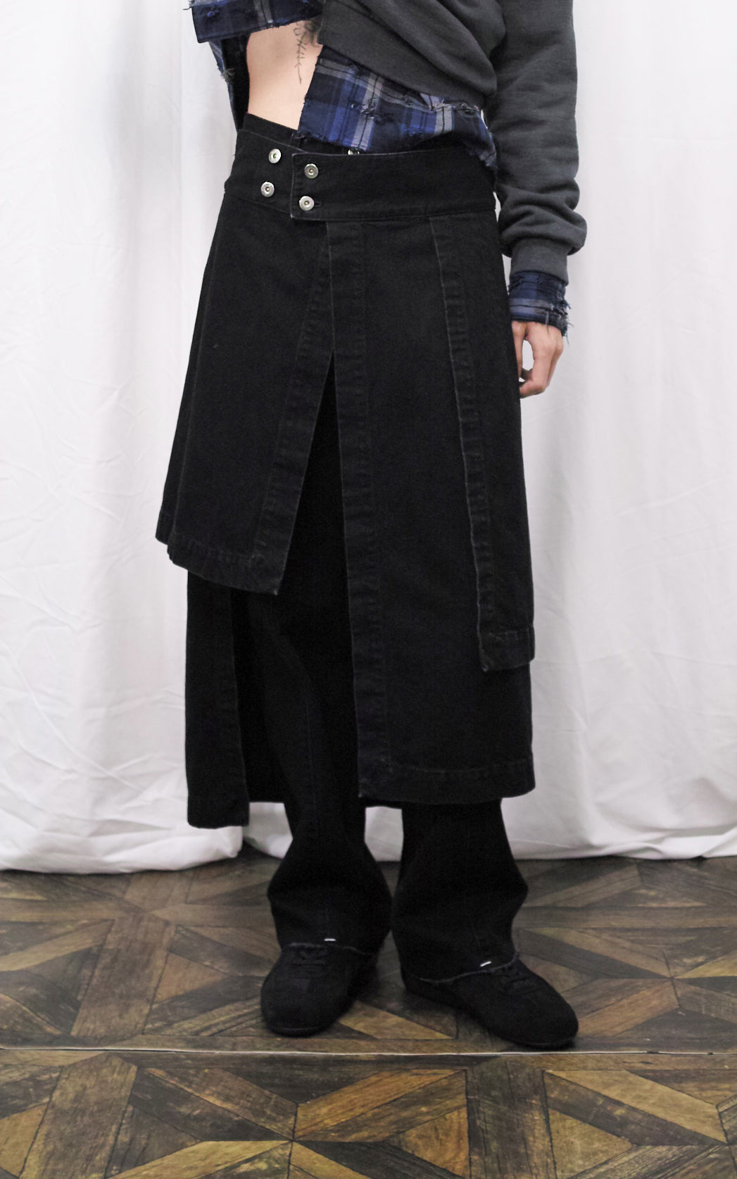 WING CUT DENIM PANTS / BLACK