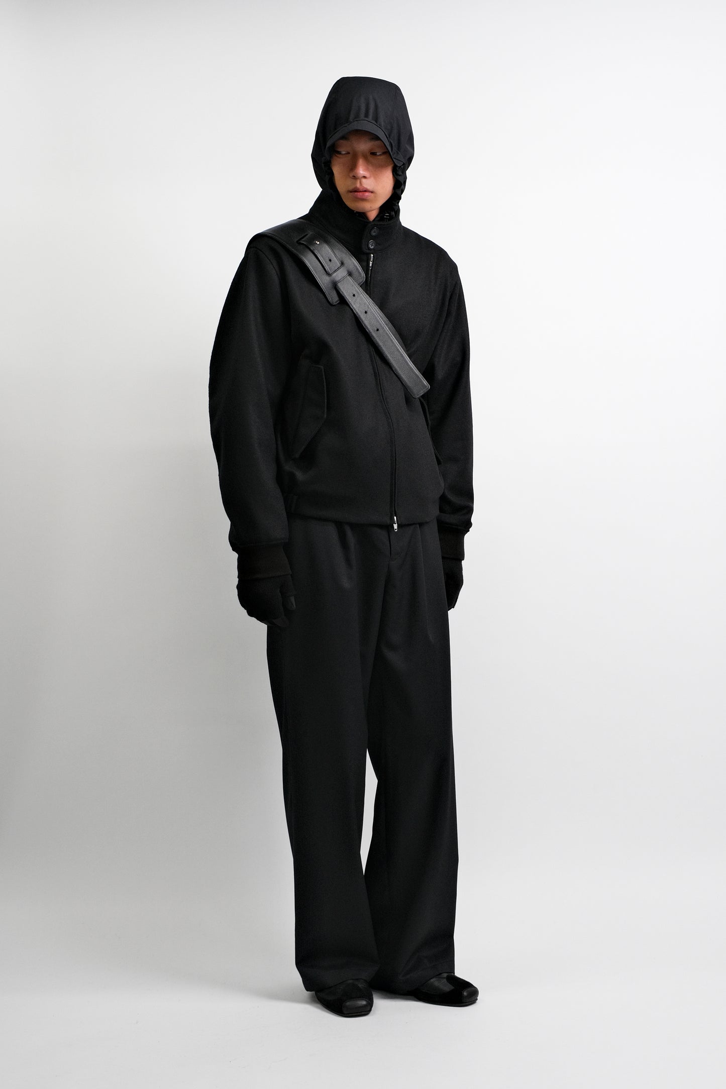 TECHNICAL COW LEATHER DRAWSTRING BAG / BLACK