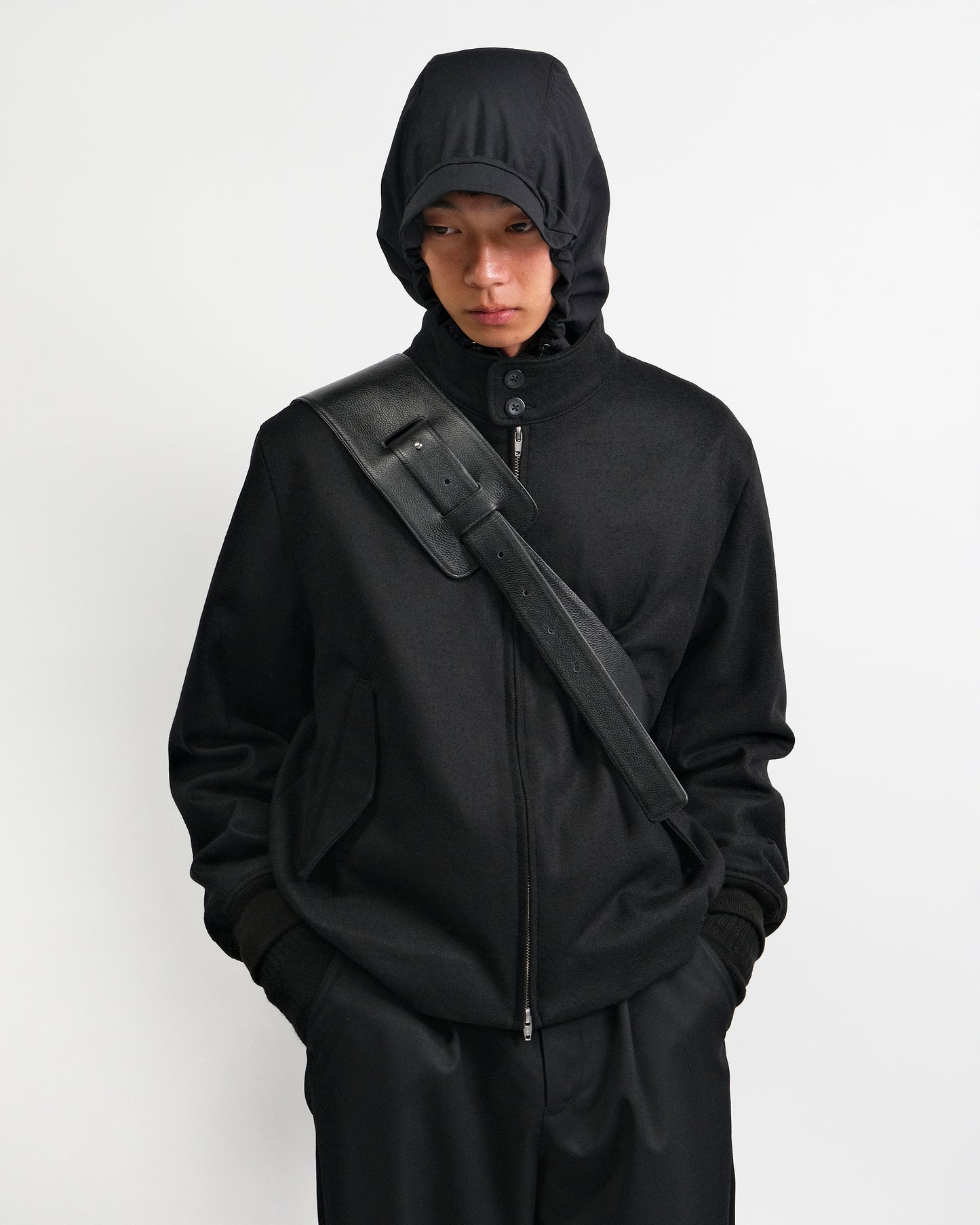 TECHNICAL COW LEATHER DRAWSTRING BAG / BLACK