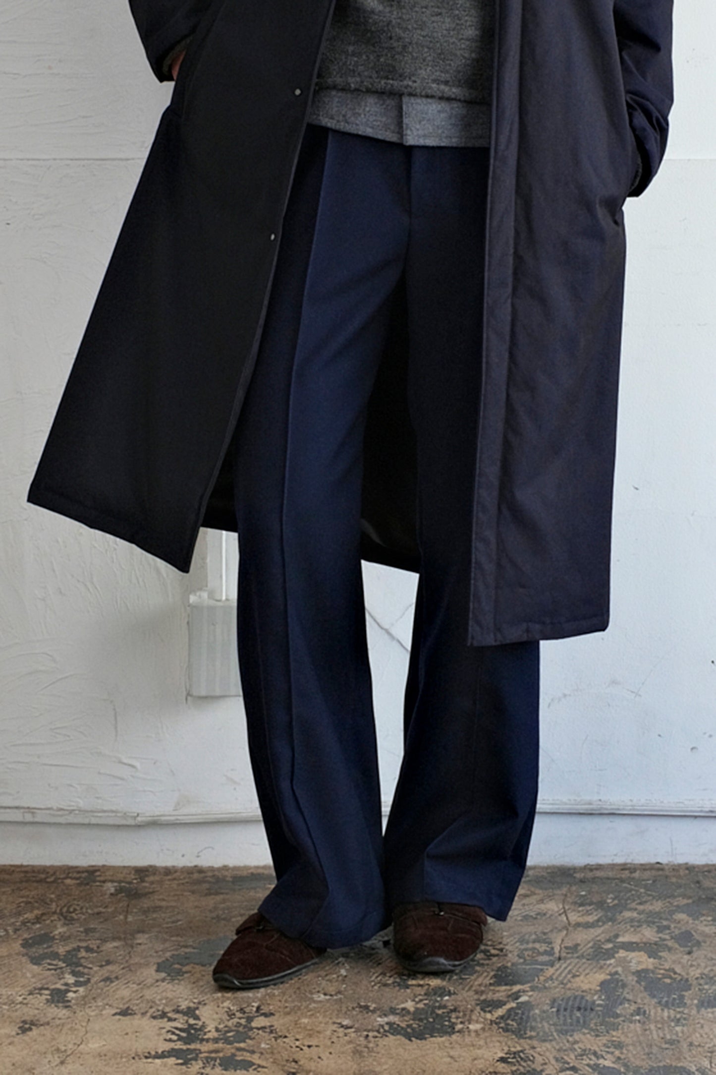 TRADITIONAL GABARDINE PIN-TUCK TROUSERS / NAVY