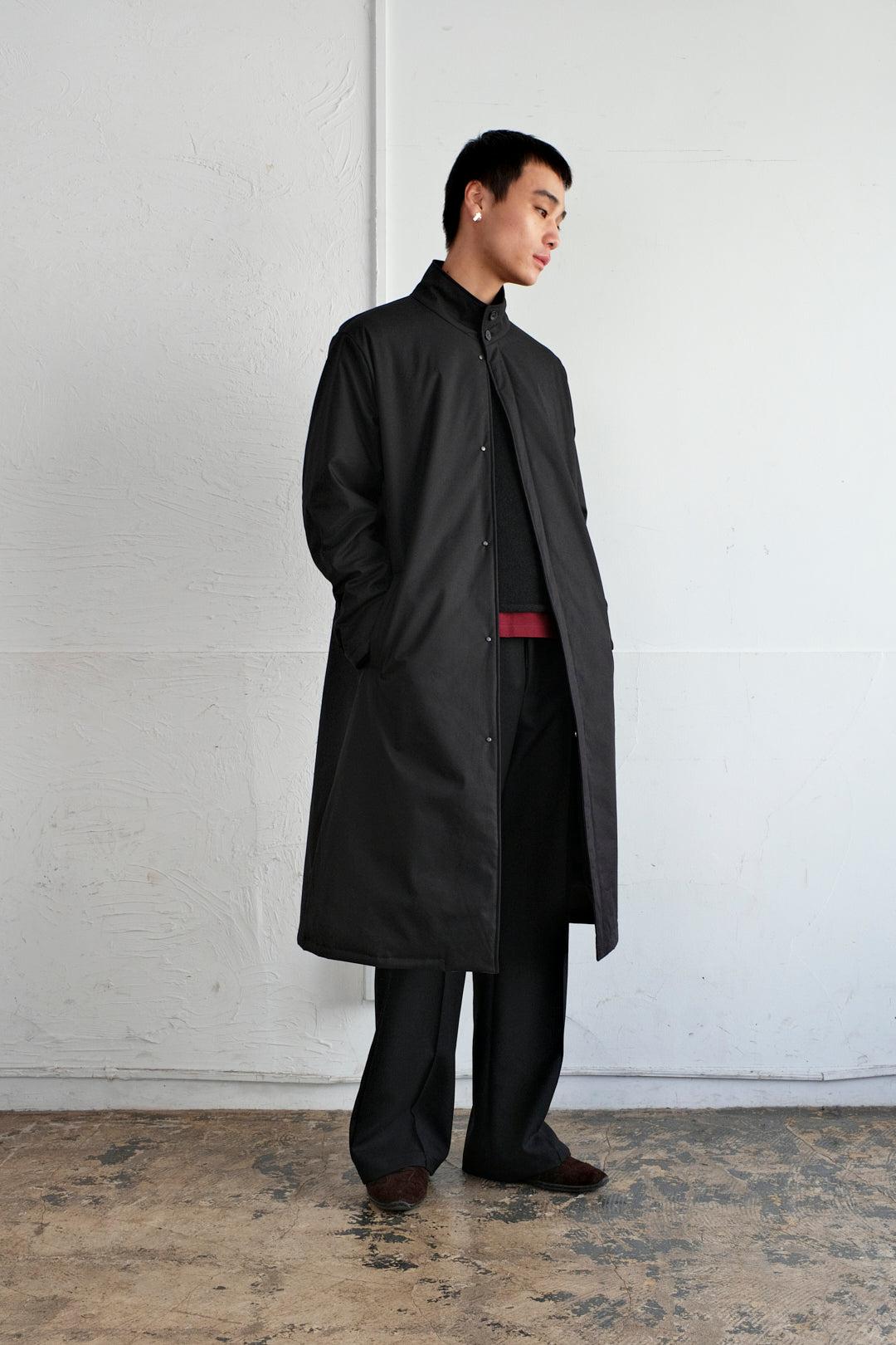IRIDESCENT STAND-COLLAR LONG COAT/ BLACK