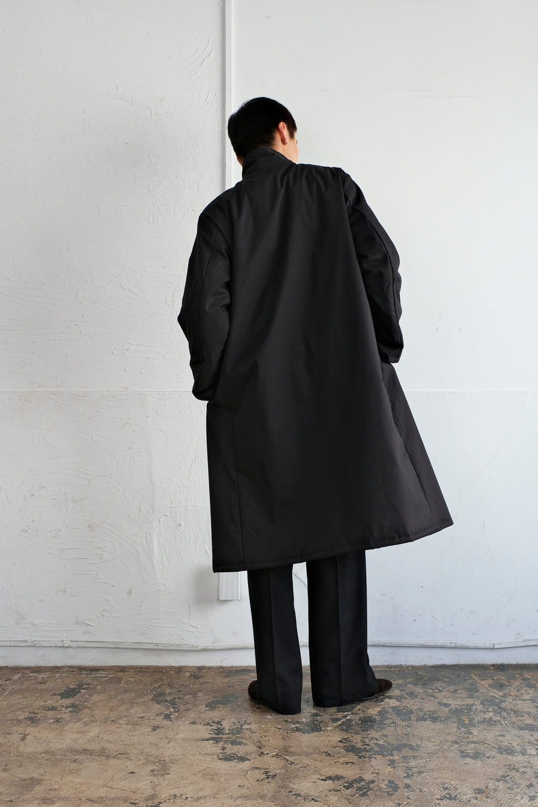 IRIDESCENT STAND-COLLAR LONG COAT/ BLACK
