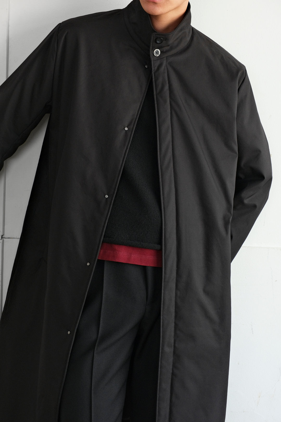 IRIDESCENT STAND-COLLAR LONG COAT/ BLACK