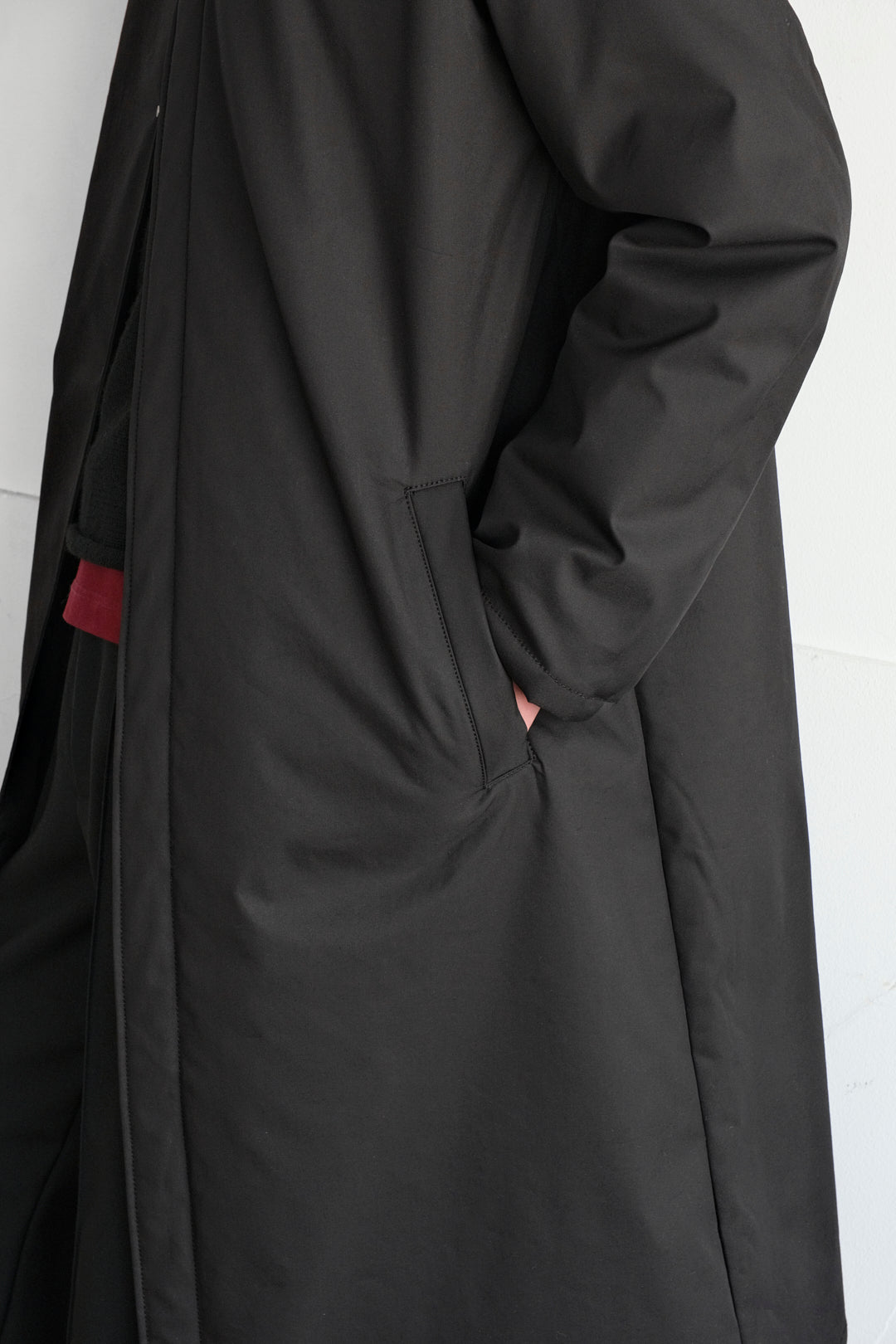 IRIDESCENT STAND-COLLAR LONG COAT/ BLACK