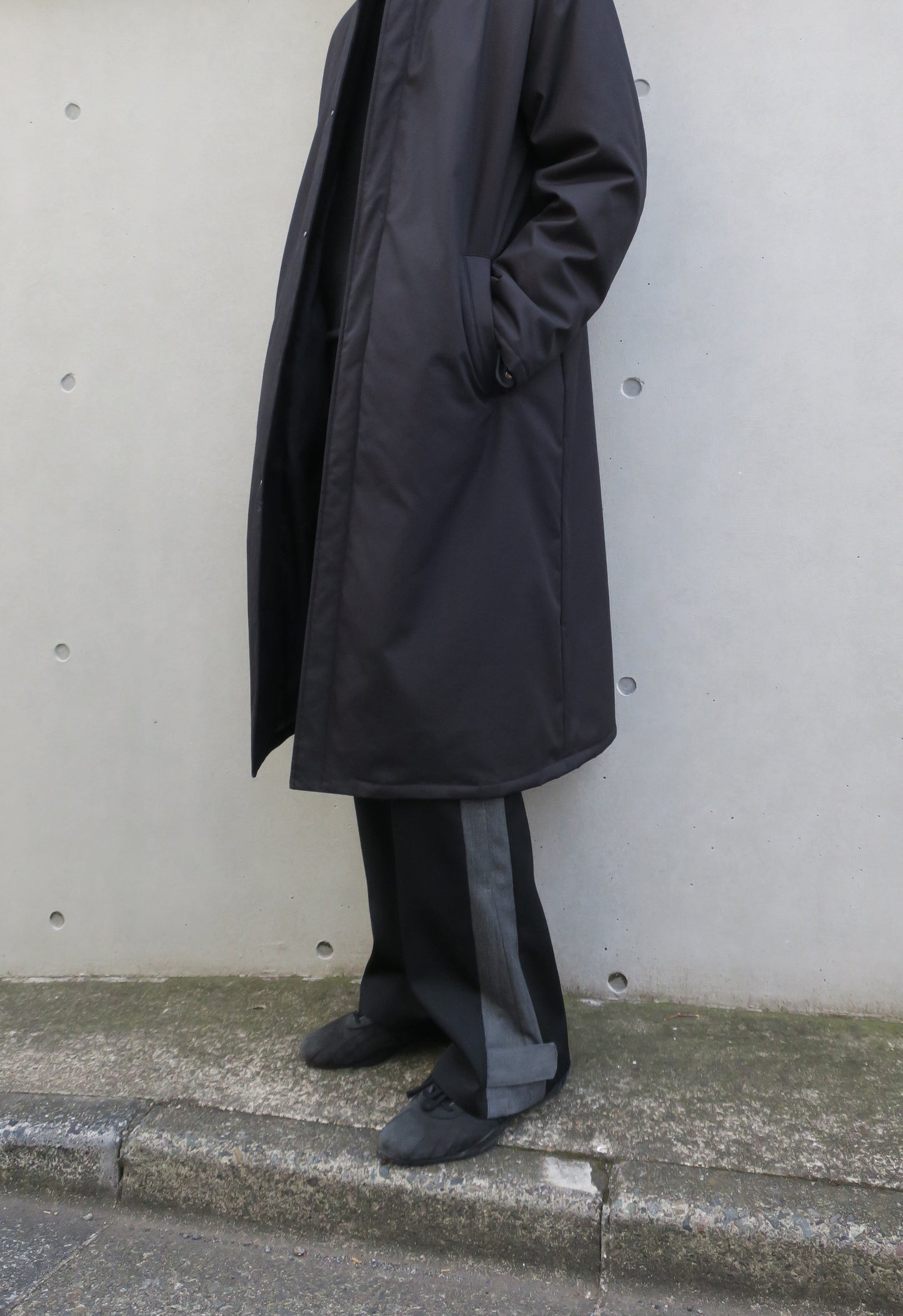 STREAMLINED CONVERTIBLE HEM TROUSERS/ BLACK×GRAY