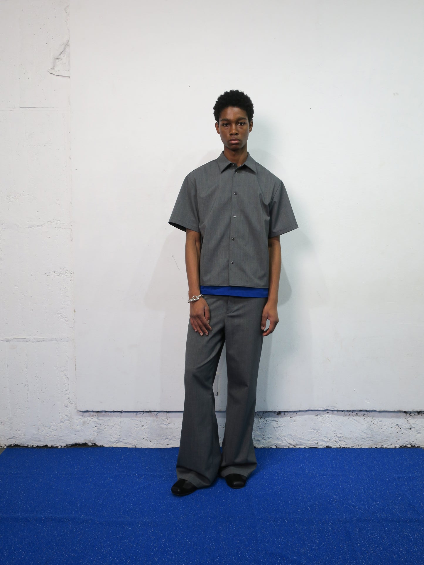 FLEX GABARDINE BOOT CUT TROUSERS / D-GRAY