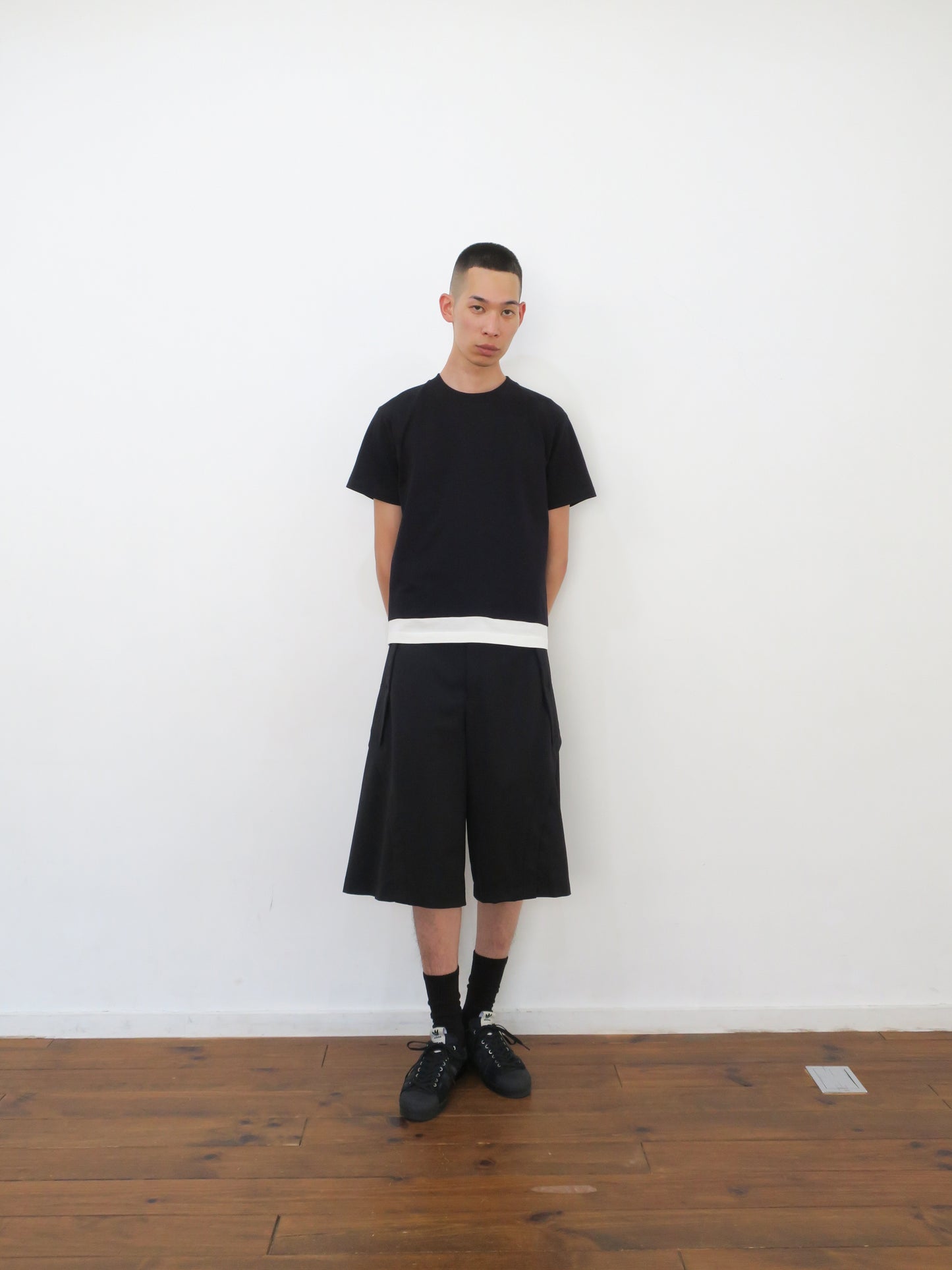 CONTRAST HEM LAYERED T-SHIRTS / BLACK×O-W