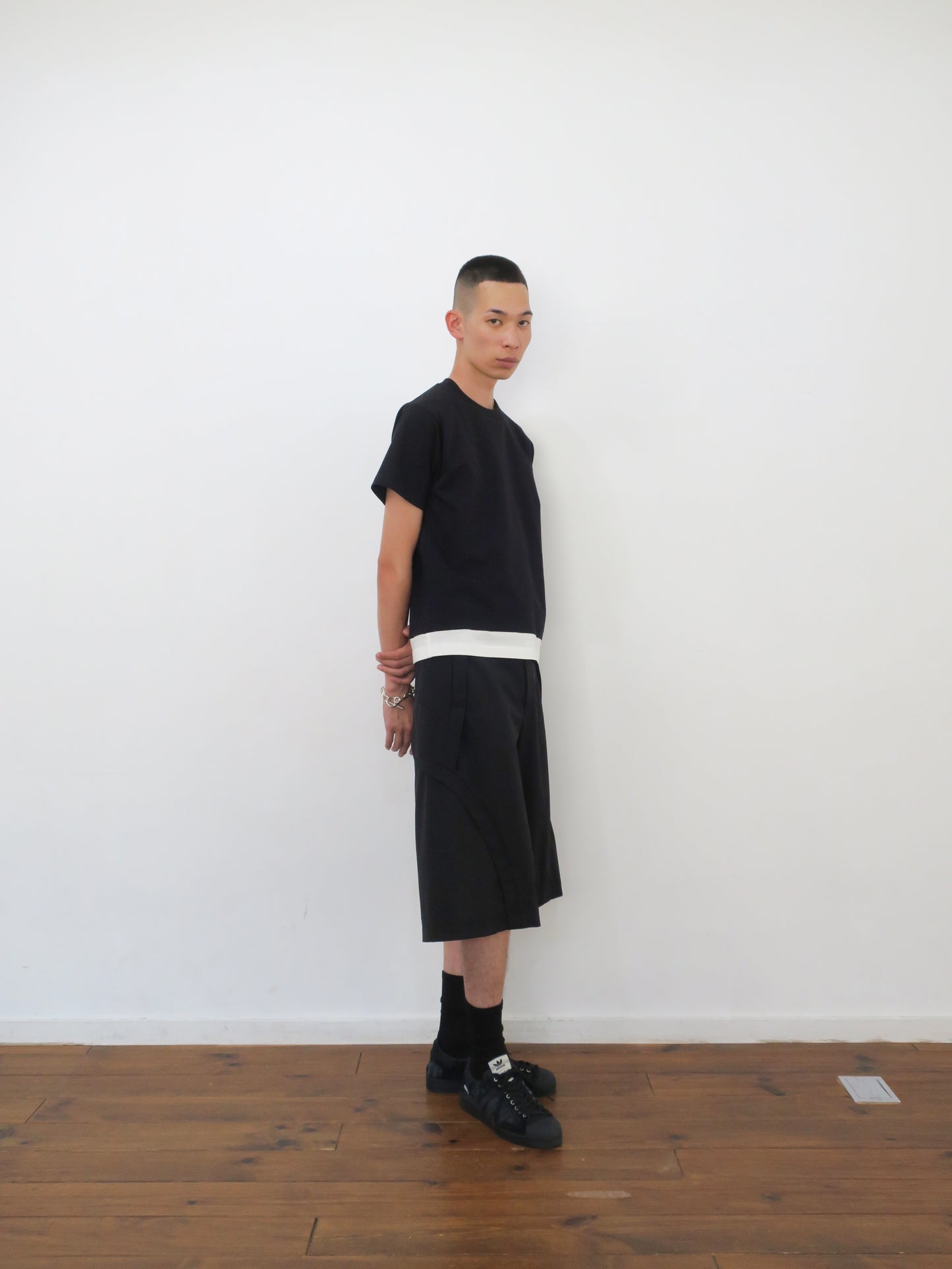 CONTRAST HEM LAYERED T-SHIRTS / BLACK×O-W