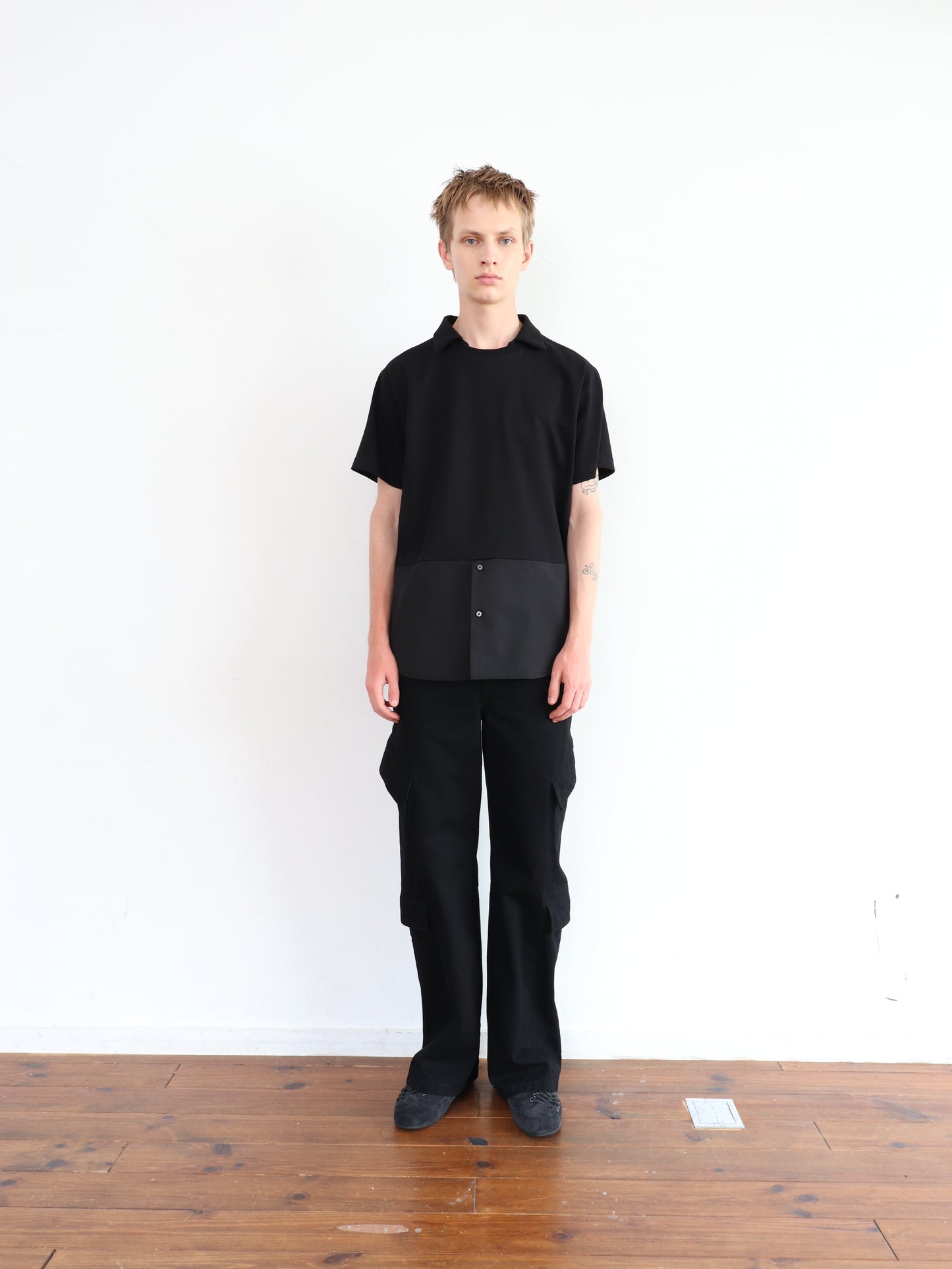 COMBINED FABRIC LAYERED COLLAR T-SHIRTS/ BLACK