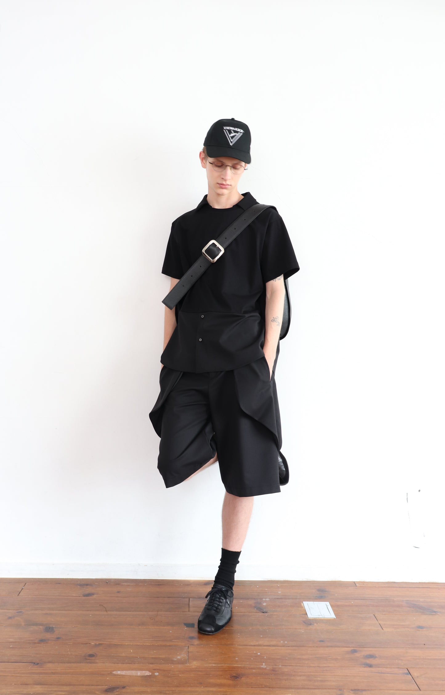 COMBINED FABRIC LAYERED COLLAR T-SHIRTS/ BLACK