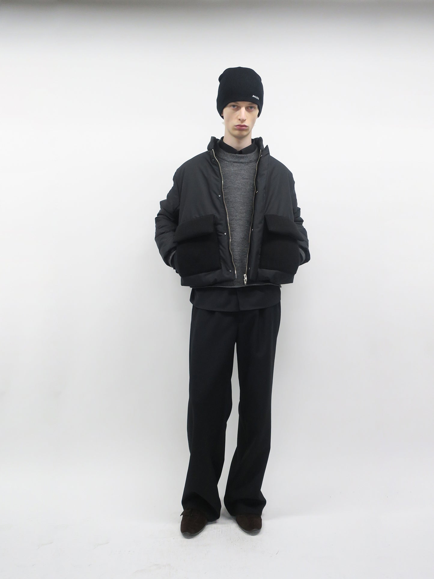 WOOL GABARDINE DOUBLE LOOP RELAXED TROUSERS / BLACK