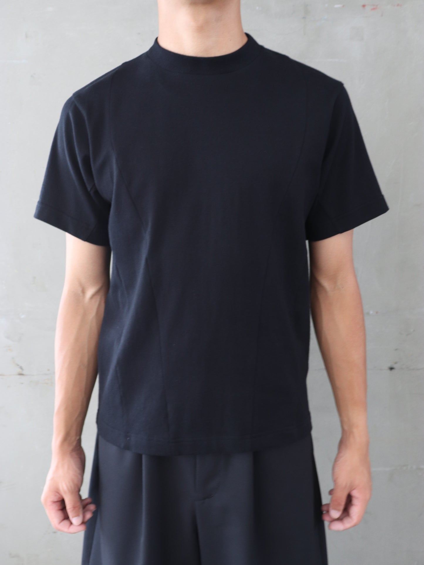 STREAMED LINE ALL BLACK PANEL T-SH/ BLACK