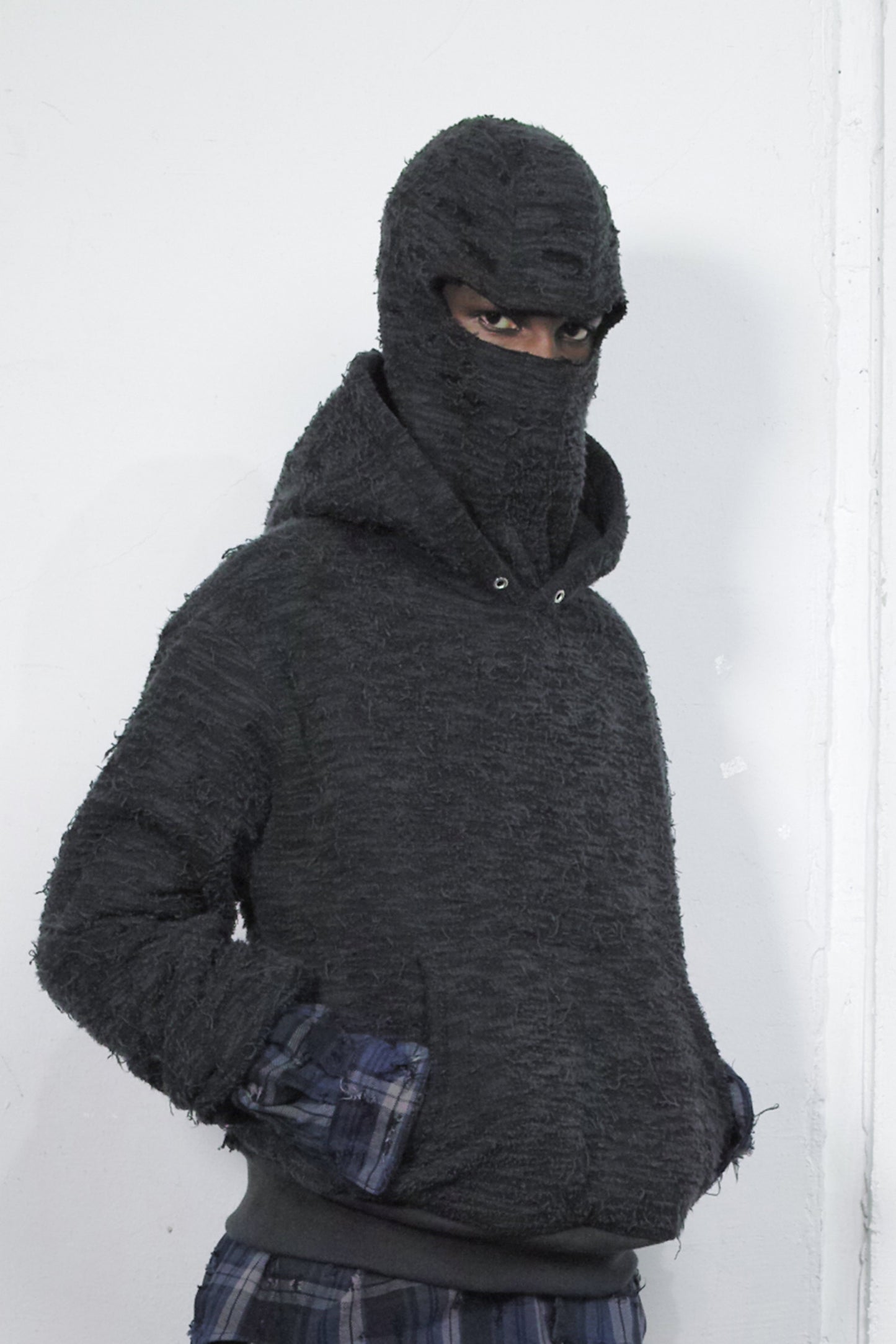 DISTRESSED FABRIC BALACLAVA / BLACK