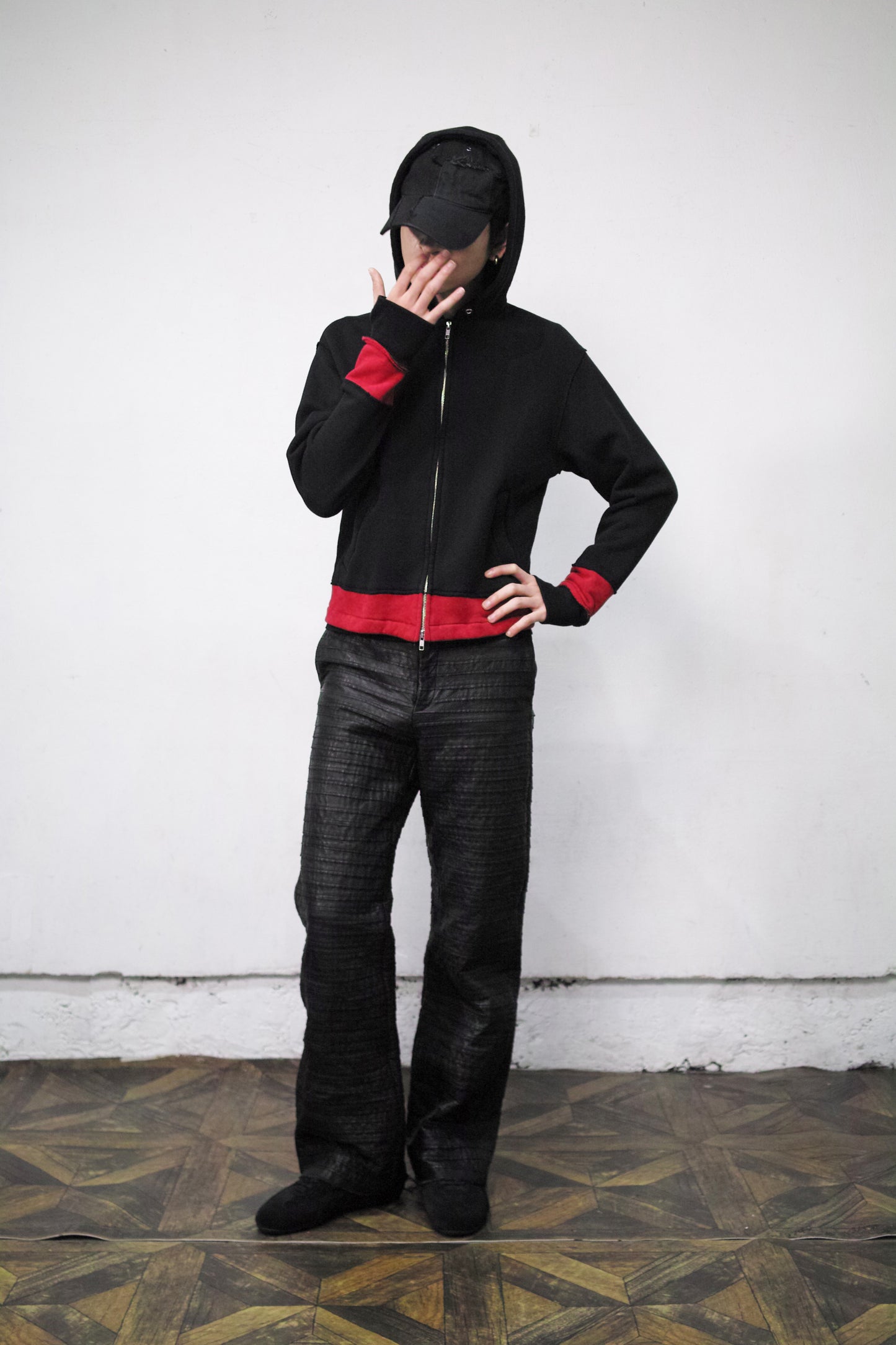 RAVEN BLOOD THUMBHOLE HOODIE/ BLACK