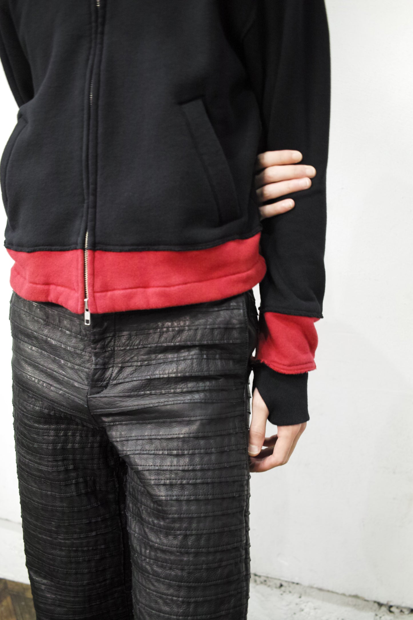RAVEN BLOOD THUMBHOLE HOODIE/ BLACK